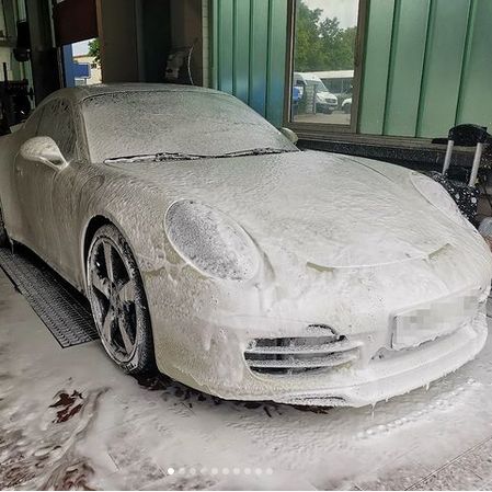 Melkus Fahrzeugpflege auf Instagram: PORSCHE 911/991 -50 Jahre Edition. Ein echtes Sammler-Schmuckstück mit standesgemäßem Langzeitschutz. Professionelle Lackkorrektur mit 3 Poliergängen und anschließender Artdeshine Nano Graphene V3 Versiegelung.